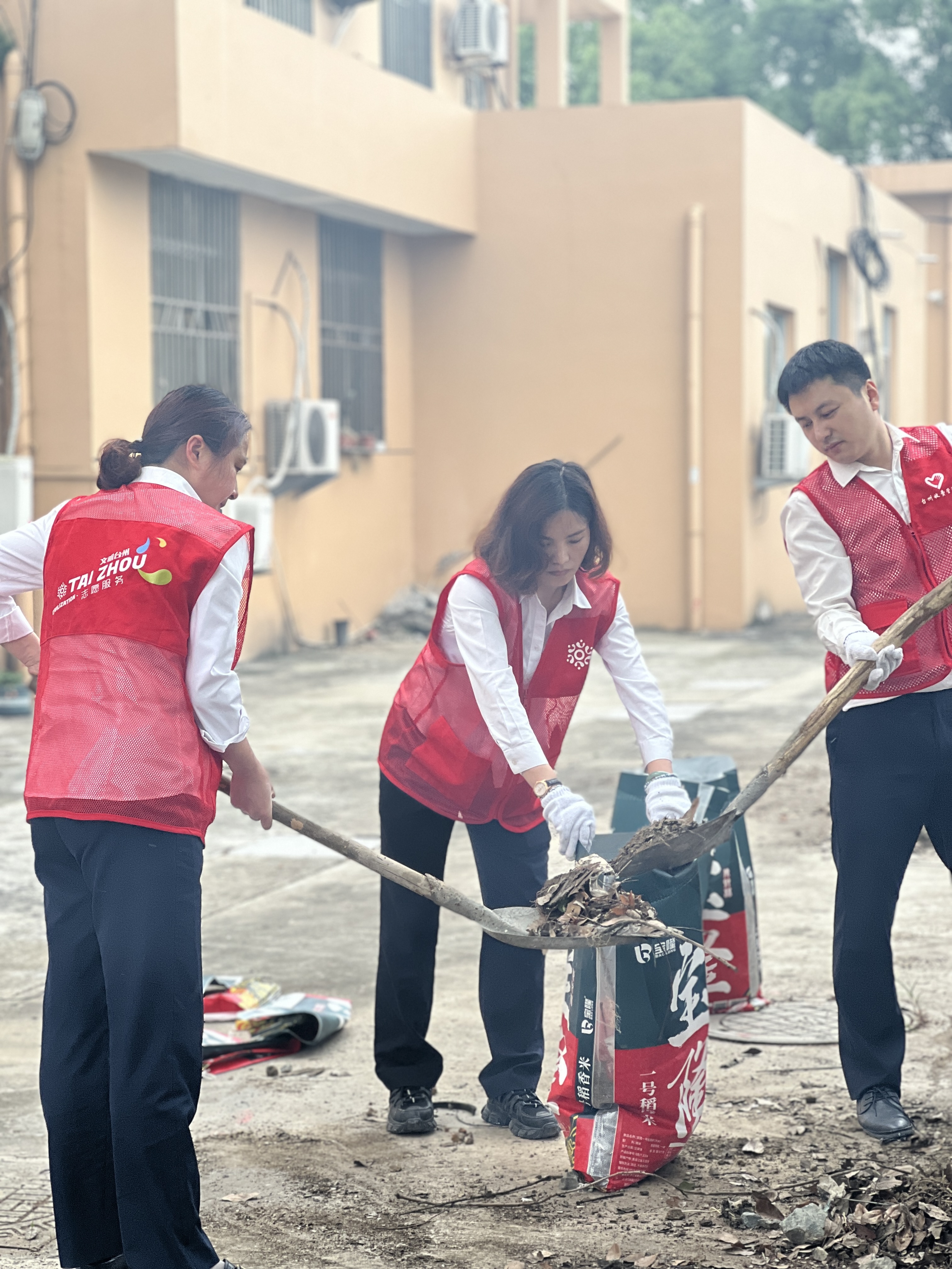 1652239602879182.jpg 袁莉攝4.jpg